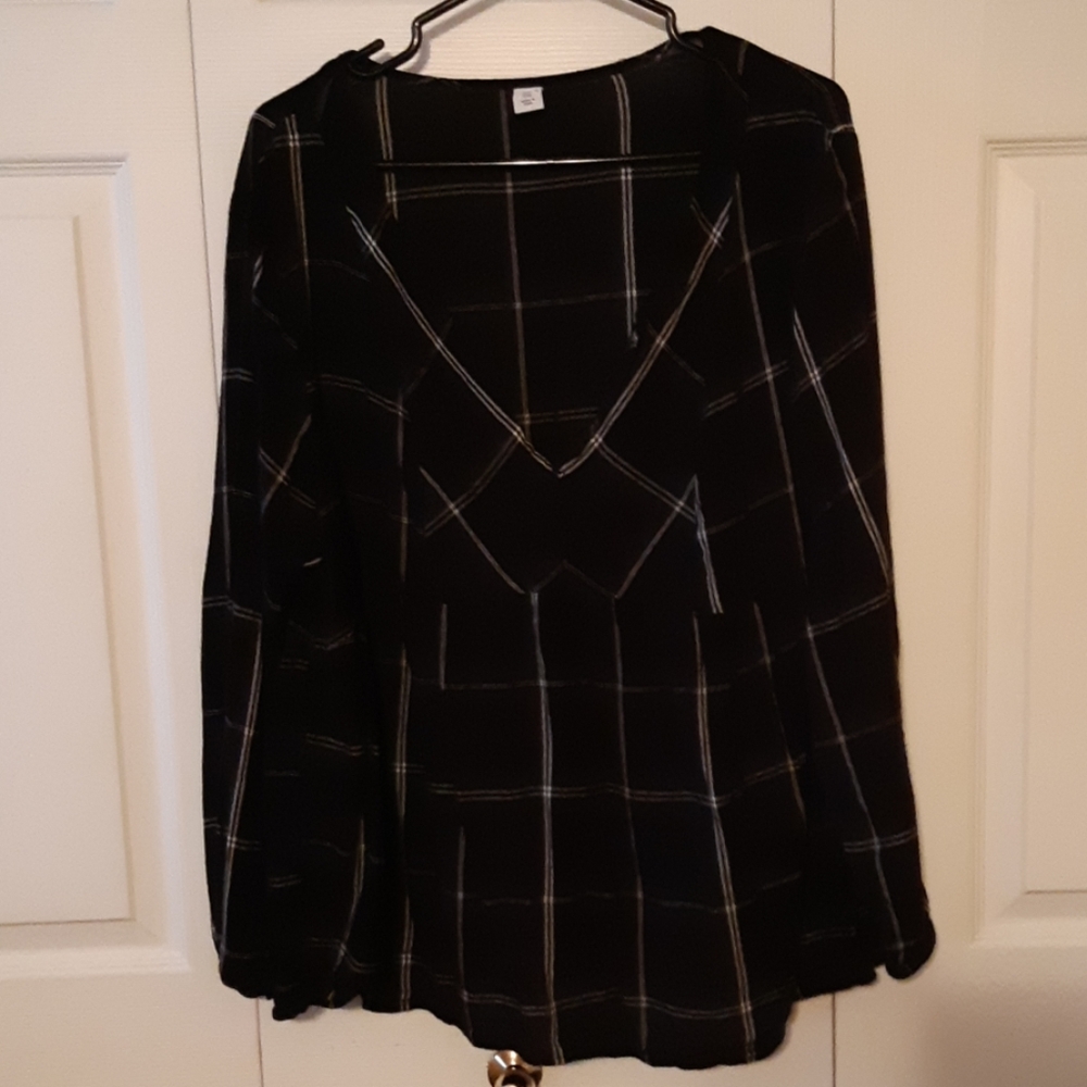 🎈4/$40🎈Old Navy black and white striped blouse